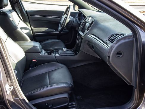 Used 2018 Chrysler 300 S w/ Safetytec Plus Group image 22