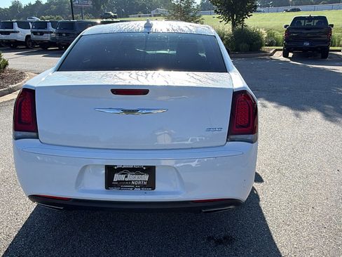 Used 2018 Chrysler 300 Touring w/ Sport Appearance Package RWD image 9