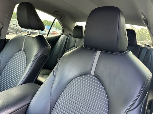 Used 2020 Toyota Camry SE FWD image 16