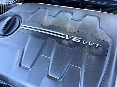 Used 2022 Jeep Cherokee Latitude Lux w/ Mopar Interior Package AWD/4WD image 35