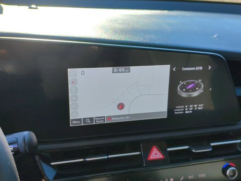 Used 2024 Kia Niro EX Touring image 22