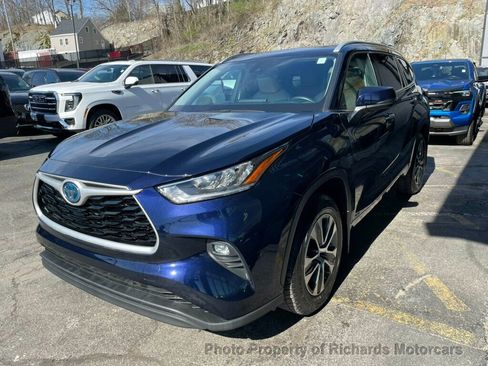 Used 2022 Toyota Highlander XLE image 5