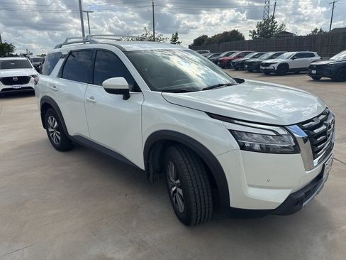 Used 2024 Nissan Pathfinder SL image 4