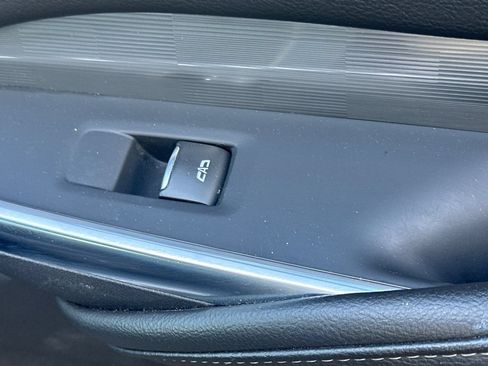 Used 2025 Cadillac XT4 Premium Luxury FWD image 21