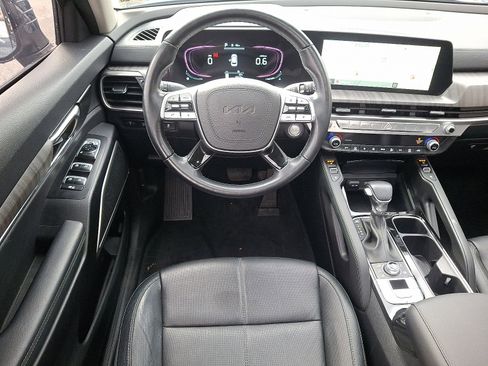 Used 2023 Kia Telluride EX w/ EX Captain's Chair Package image 11