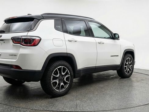 Used 2025 Jeep Compass Trailhawk AWD/4WD image 9