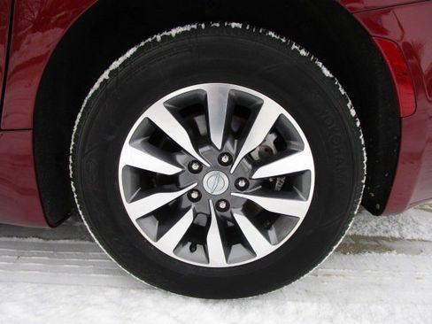 Used 2020 Chrysler Pacifica Touring-L Plus image 9