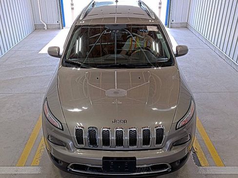 Used 2017 Jeep Cherokee Limited AWD/4WD image 6