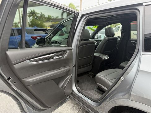 Used 2021 Cadillac XT6 Premium Luxury AWD/4WD image 15