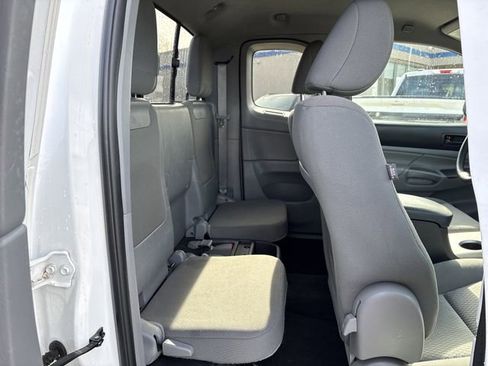 Used 2013 Toyota Tacoma 4x4 Access Cab V6 w/ SR5 Pkg image 29