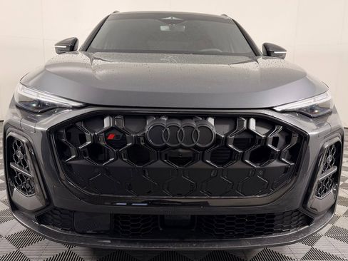 Used 2025 Audi SQ5 Prestige w/ Prestige Package AWD/4WD image 3