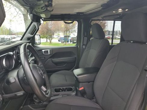 Used 2022 Jeep Gladiator Sport AWD/4WD image 16