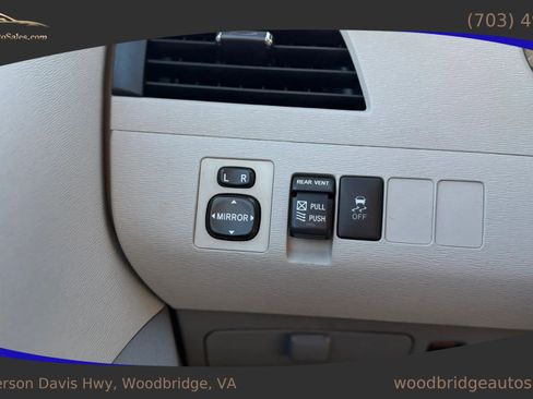 Used 2011 Toyota Sienna XLE image 32