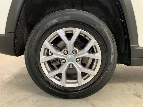 Used 2022 Jeep Grand Cherokee Limited AWD/4WD image 10