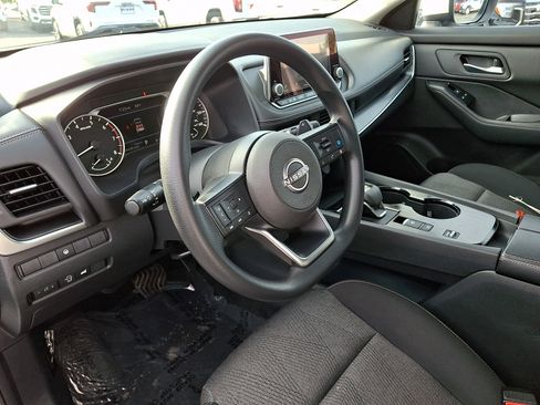 Used 2024 Nissan Rogue SV FWD image 16