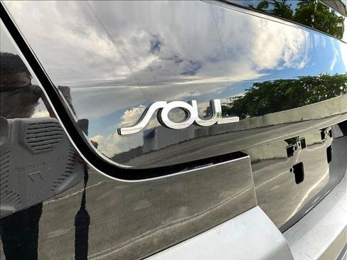 Used 2020 Kia Soul LX FWD image 29