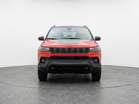 Used 2025 Jeep Compass Trailhawk AWD/4WD image 2
