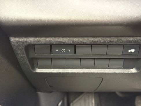 Used 2022 Mitsubishi Outlander SE image 13