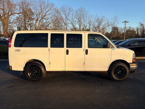 Used 2018 Chevrolet Express 2500 LT w/ LT Preferred Equipment Group image 8