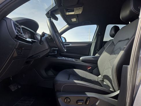 Used 2024 Volkswagen Atlas Cross Sport SE image 16