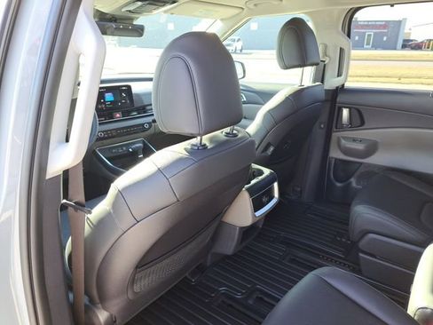 New 2026 Kia Carnival EX FWD image 19