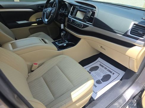 Used 2015 Toyota Highlander Plus AWD/4WD image 18