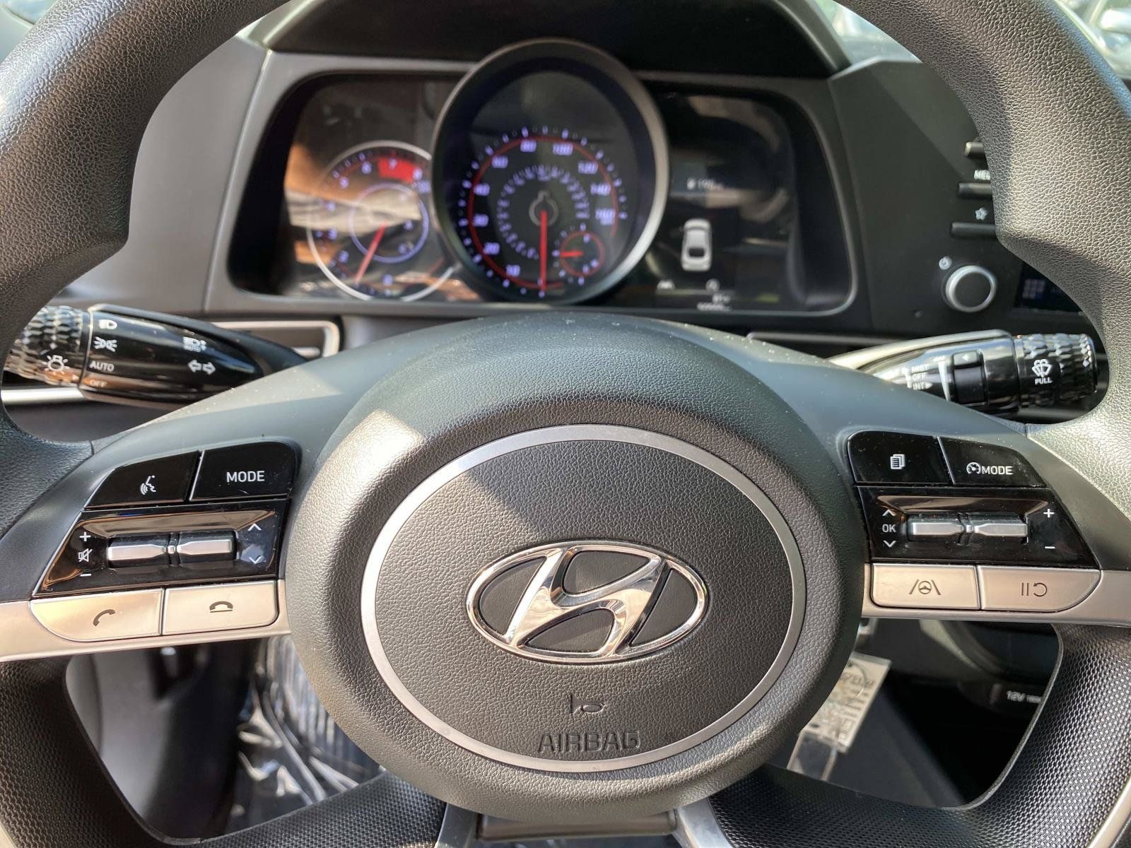 Used 2021 Hyundai Elantra SE FWD image 13