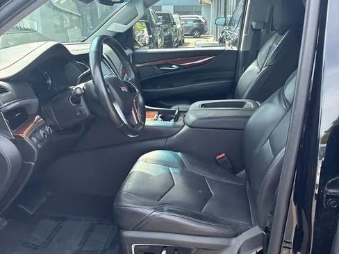 Used 2019 Cadillac Escalade ESV 4WD image 19
