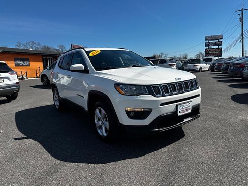 Used 2018 Jeep Compass Latitude w/ Cold Weather Group AWD/4WD image 3