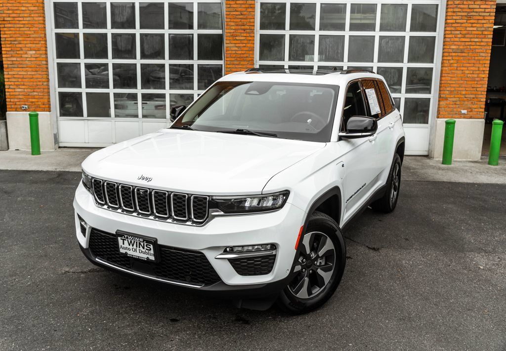 Used 2022 Jeep Grand Cherokee Limited 4xe w/ Luxury Tech Group II AWD/4WD image 2