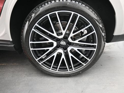 New 2026 Porsche Macan AWD/4WD image 23