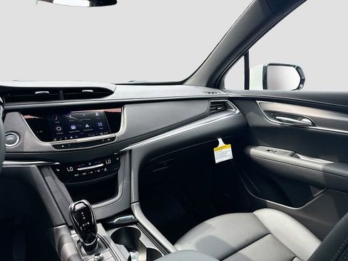 New 2025 Cadillac XT5 Luxury w/ LPO, Floor Liner Package image 22
