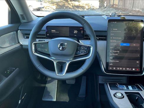 New 2025 Volvo EX90 Ultra w/ Protection Package Premier image 15