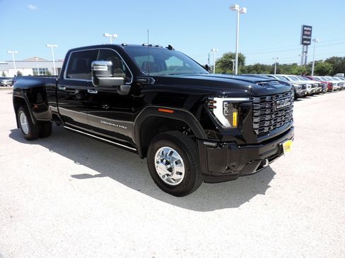 Certified 2026 GMC Sierra 3500 Denali Ultimate AWD/4WD image 3
