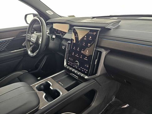 Used 2025 GMC Acadia Denali w/ Super Cruise Package image 10