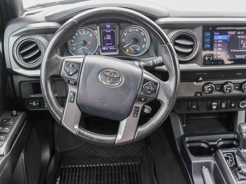 Used 2019 Toyota Tacoma TRD Sport image 17