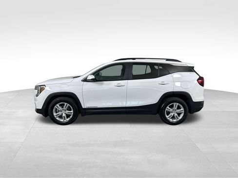 Used 2024 GMC Terrain SLE w/ Driver Convenience Package FWD image 3