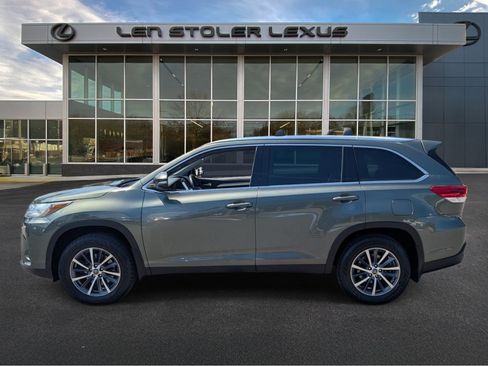 Used 2019 Toyota Highlander XLE AWD/4WD image 6