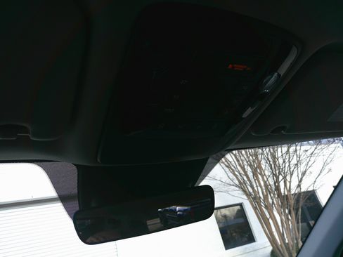 Used 2025 Kia Carnival EX image 29