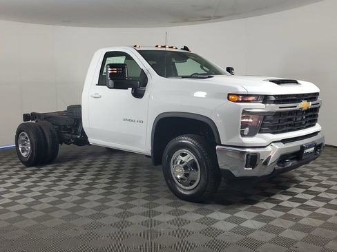 New 2026 Chevrolet Silverado 3500 LT w/ Convenience Package image 3
