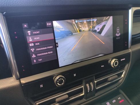 Certified 2023 Porsche Macan image 20