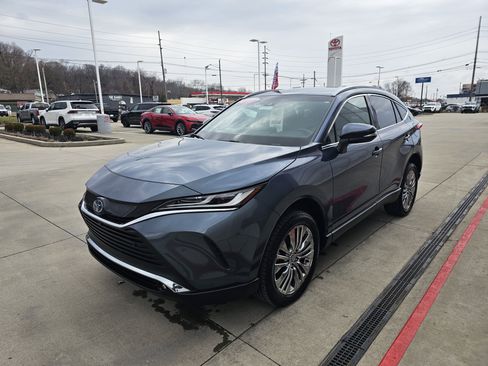 Certified 2023 Toyota Venza Limited image 11