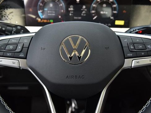 New 2026 Volkswagen Tiguan SE AWD/4WD image 18