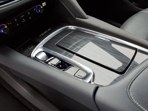 Used 2023 Buick Enclave Essence image 12