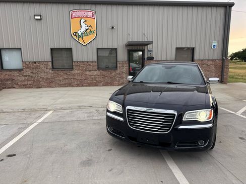 Used 2011 Chrysler 300 C w/ Sound Group RWD image 4