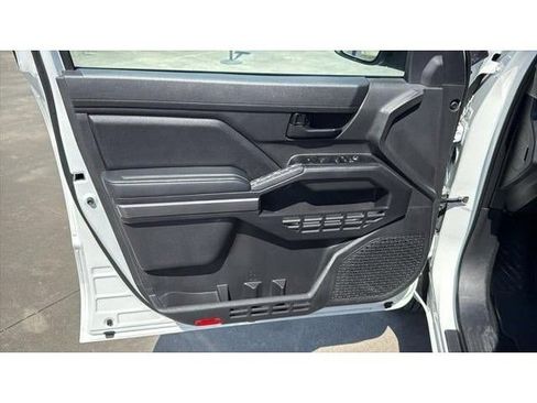 Certified 2024 Toyota Tacoma SR5 AWD/4WD image 11