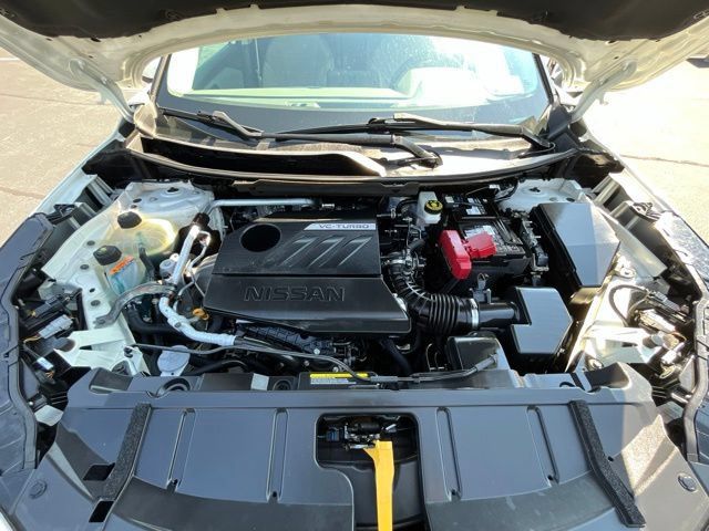 Used 2022 Nissan Rogue SV AWD/4WD image 16