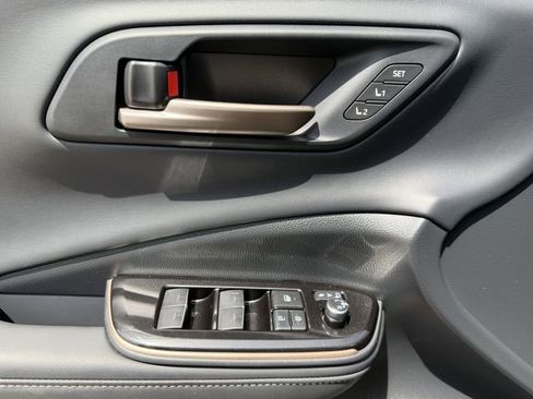 Used 2024 Toyota Crown Limited image 27