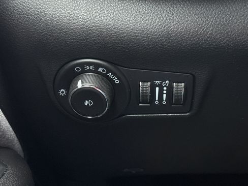 Used 2023 Jeep Compass Latitude AWD/4WD image 28