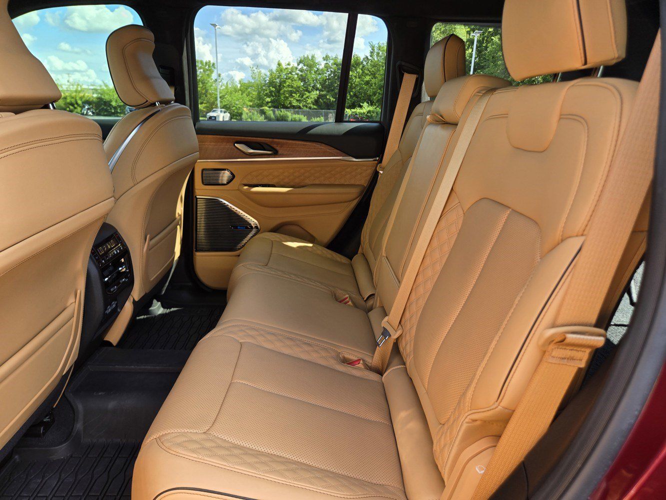 Used 2025 Jeep Grand Cherokee Summit w/ Adv Protech Group IV AWD/4WD image 31